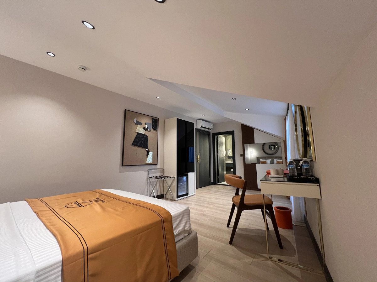 Hotel Elysian Airport