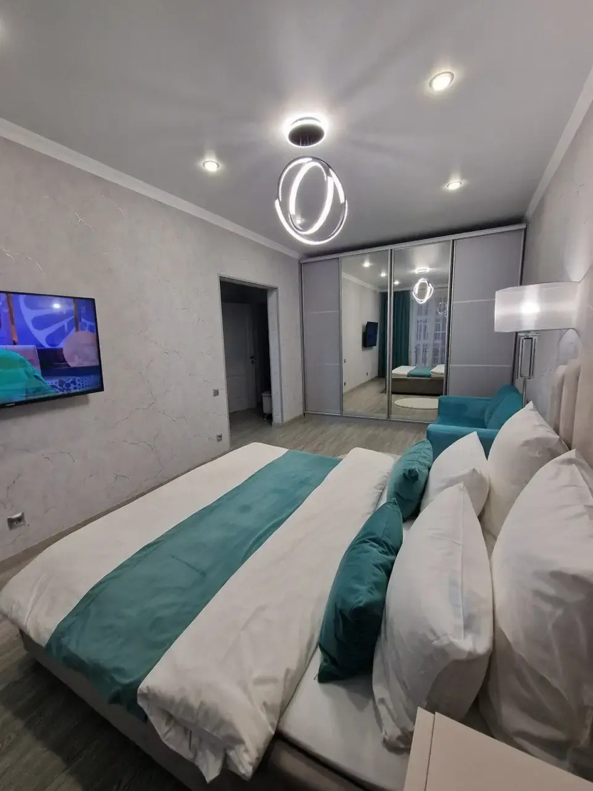 Квартира Flatirini с панорамными окнами в новом ЖК