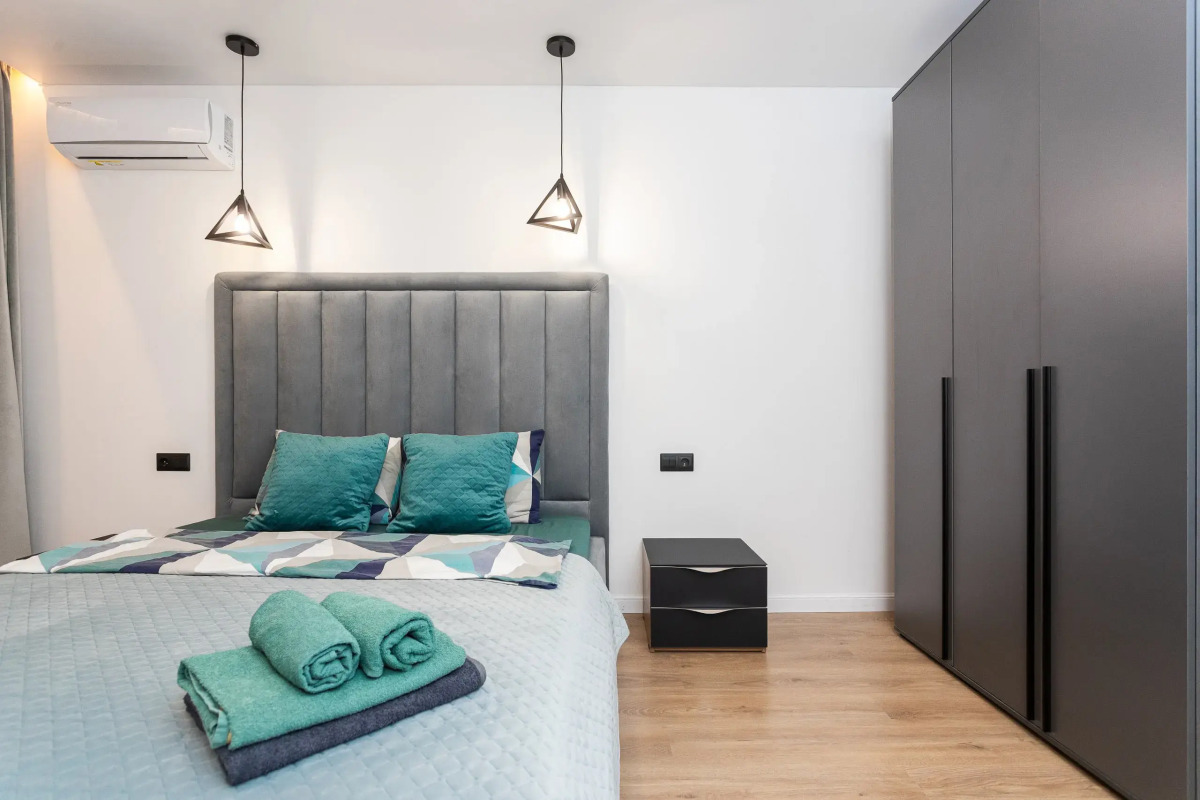 Квартира уютная трехкомнатная с двумя балконами рядом с островом Канта