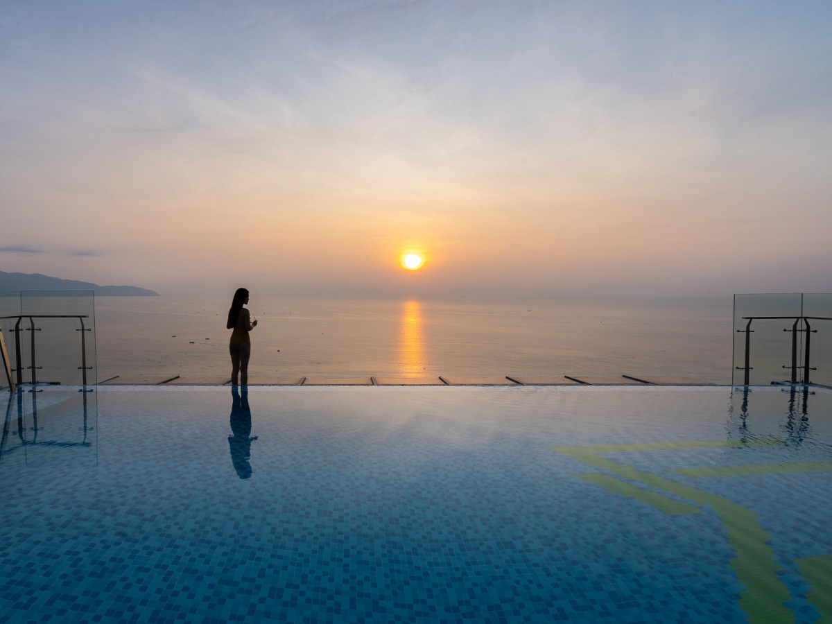 Отель Maximilan Danang Beach