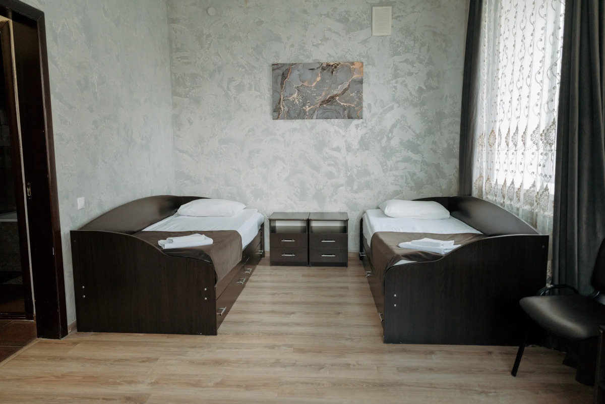 Отель Корона