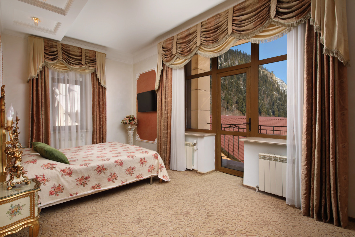 Домбай Пэлас