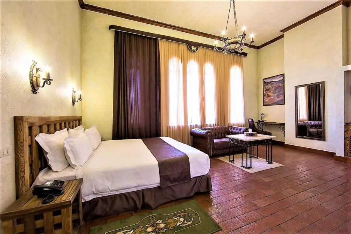 Отель Кавказ