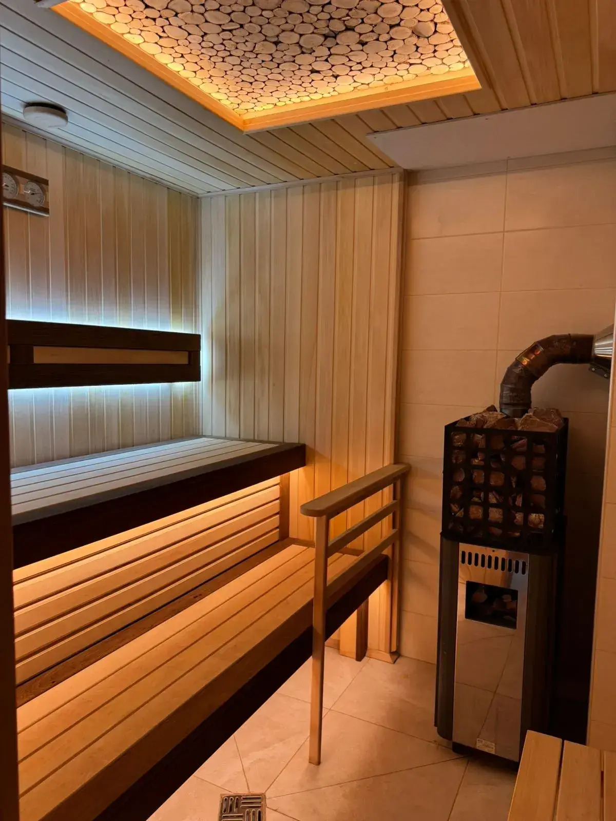 Отель Амаро