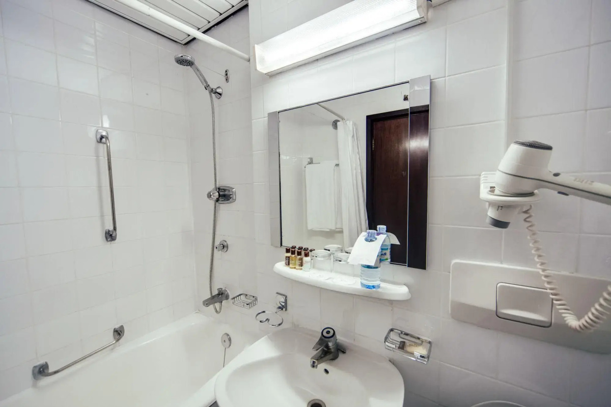 Отель Sheraton Kampala