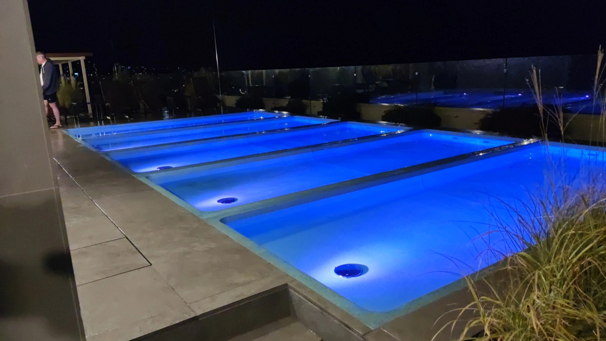 Апартаменты у Дендрария в ЖК Метрополь на самом высоком этаже, где есть бассейн