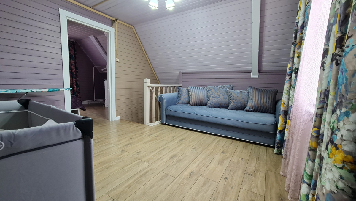 Частный Дом с Красным Залом