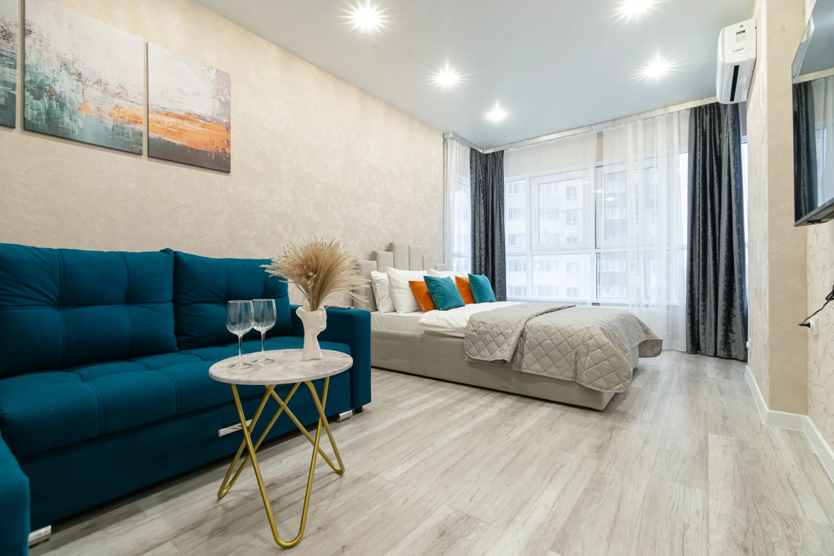 Апартаменты с панорамными окнами на набережной реки