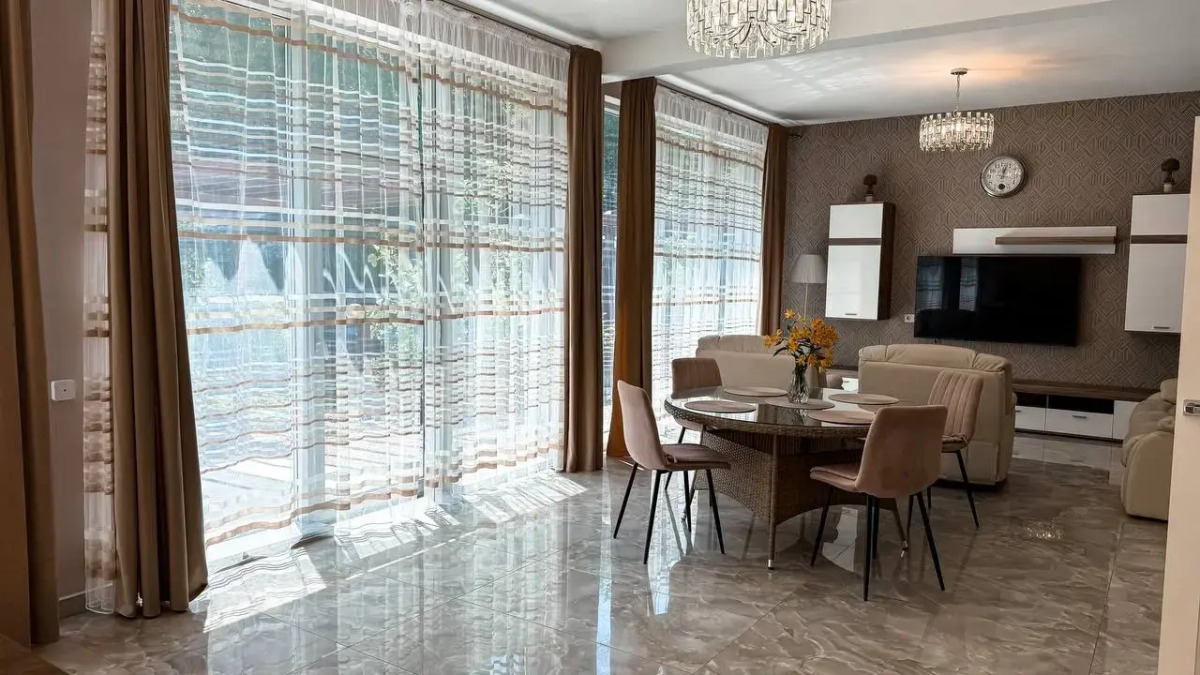 Частный Дом у Леса с Бассейном