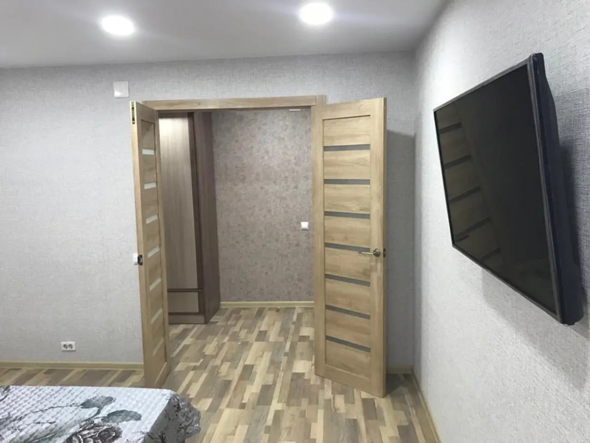 Квартира 2х-комнатная с  Хорошим Ремонтом