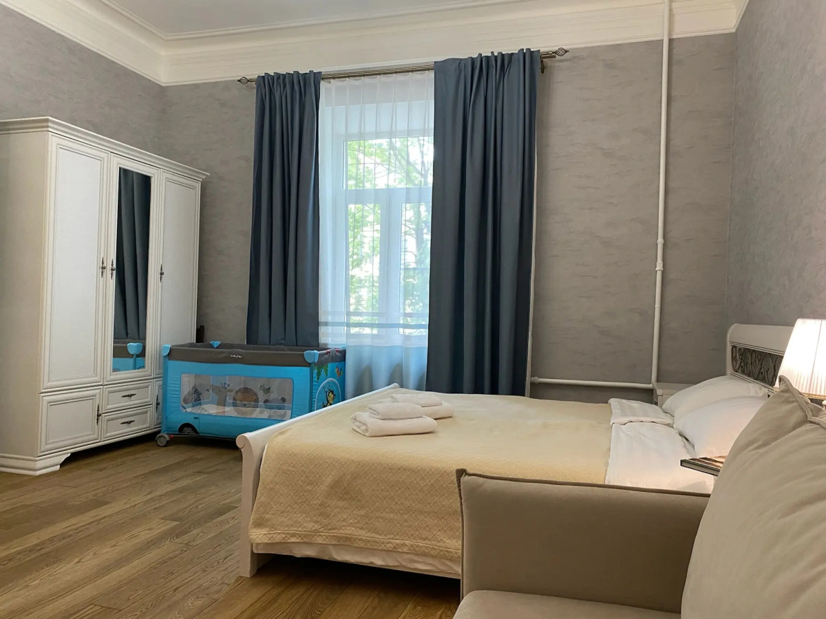 Трехкомантная квартира у летнего сада в Мозаичном дворе