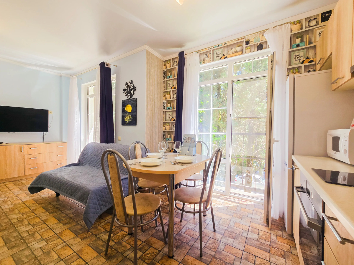 Квартира Студия на тихой улице с красивым фонтаном во дворе