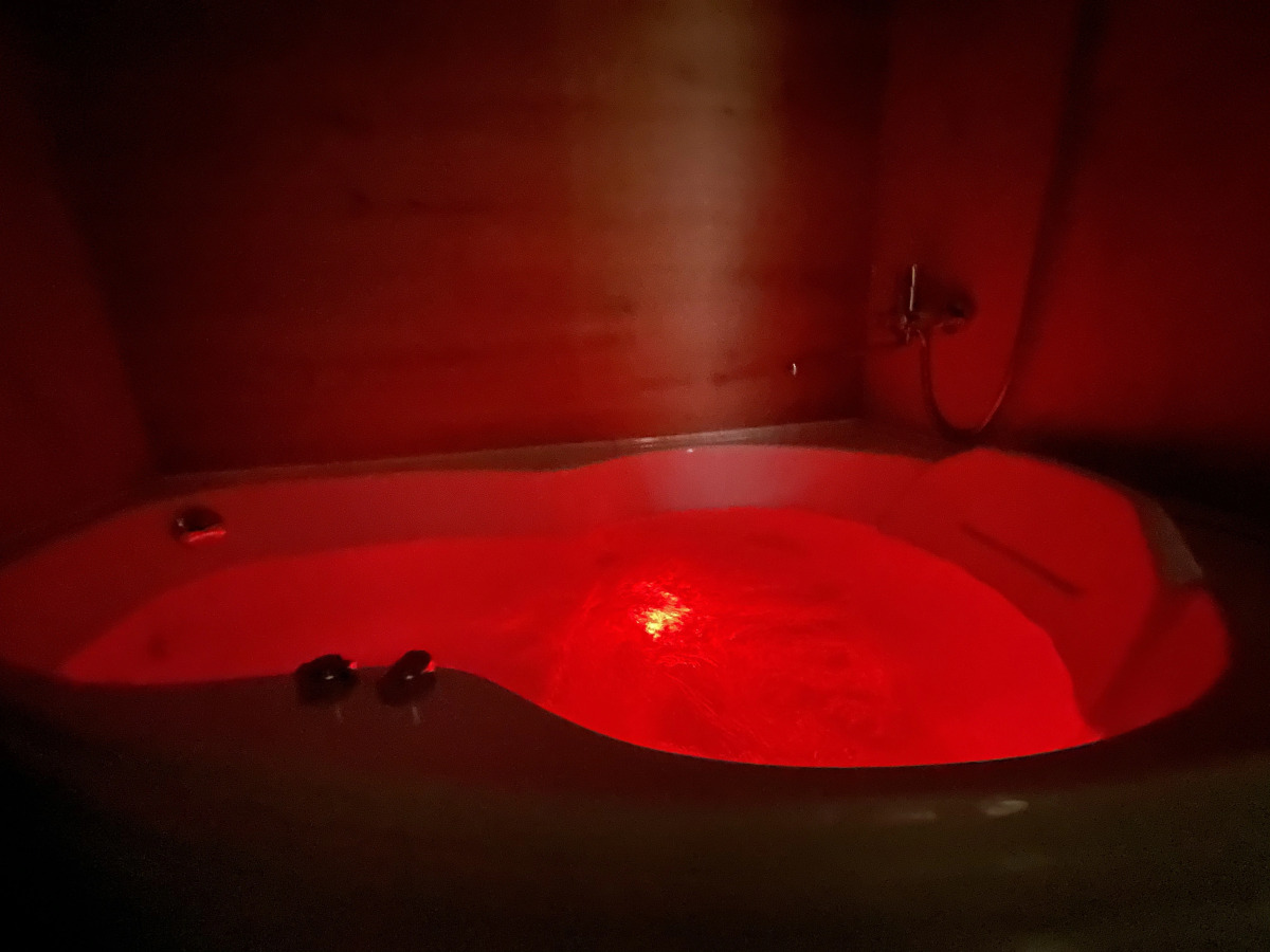 Апартаменты Люкс с Джакузи на Иртышской Набережной 27