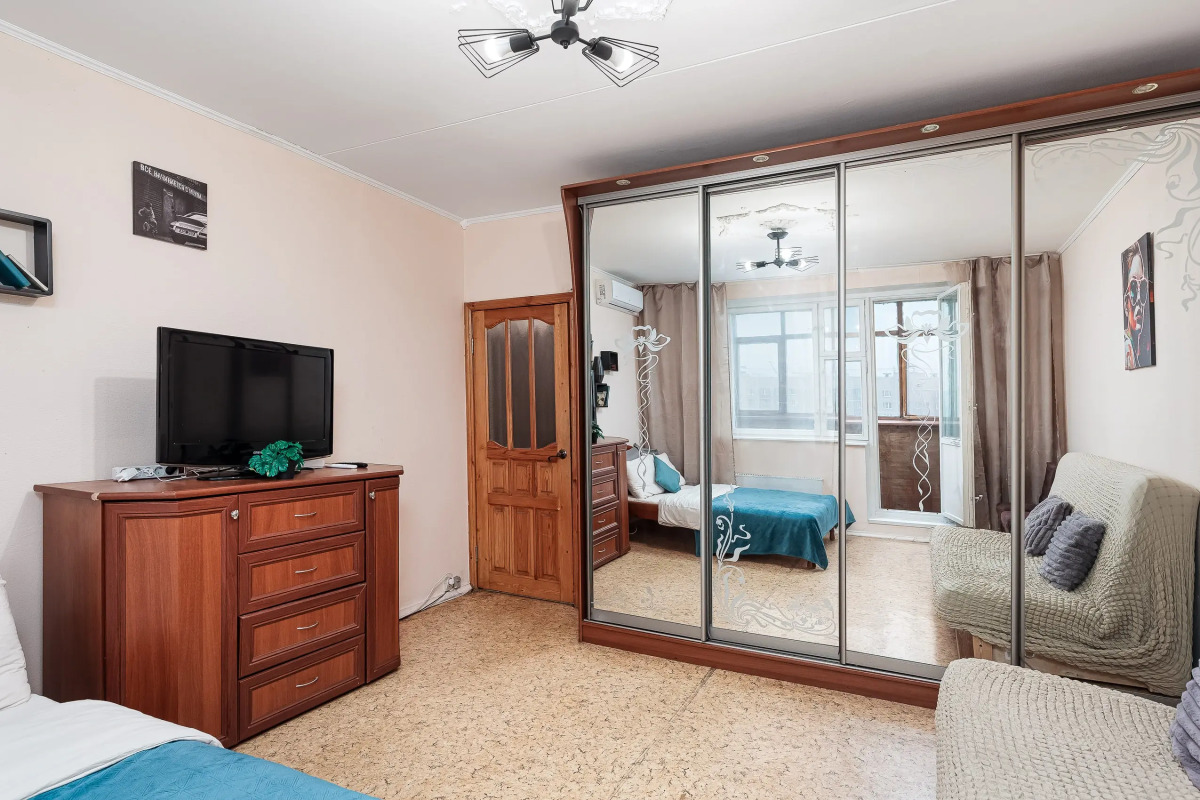 Апартаменты Просторная квартира на 4-х метро Марьино