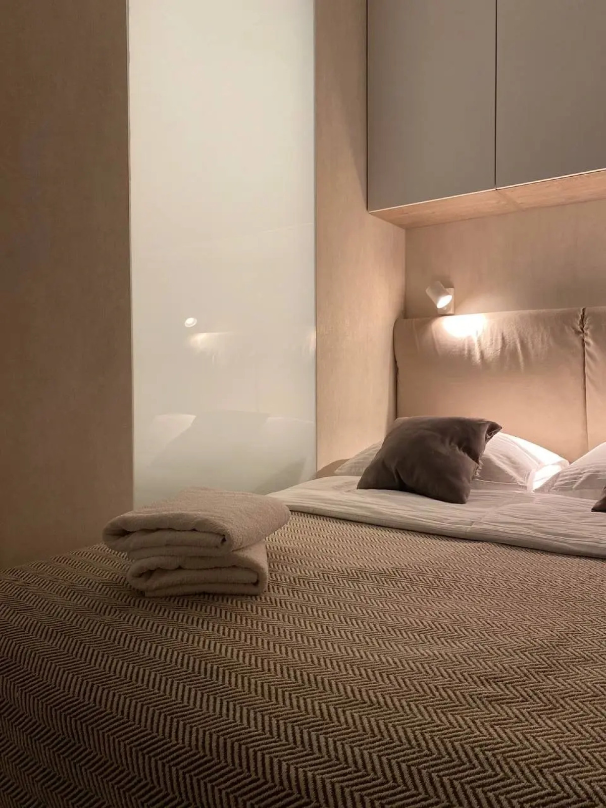 Апартаменты PosutochnoSV на Лунной 30