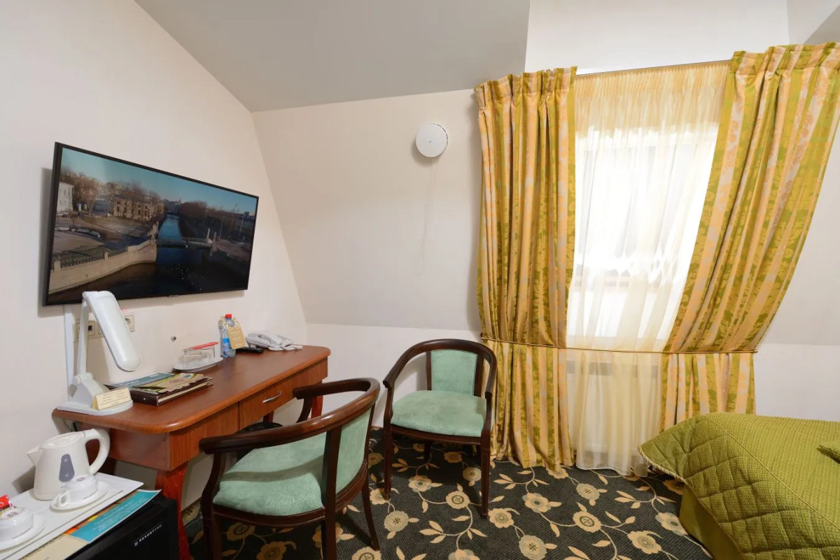 Отель Cronwell Inn Стремянная