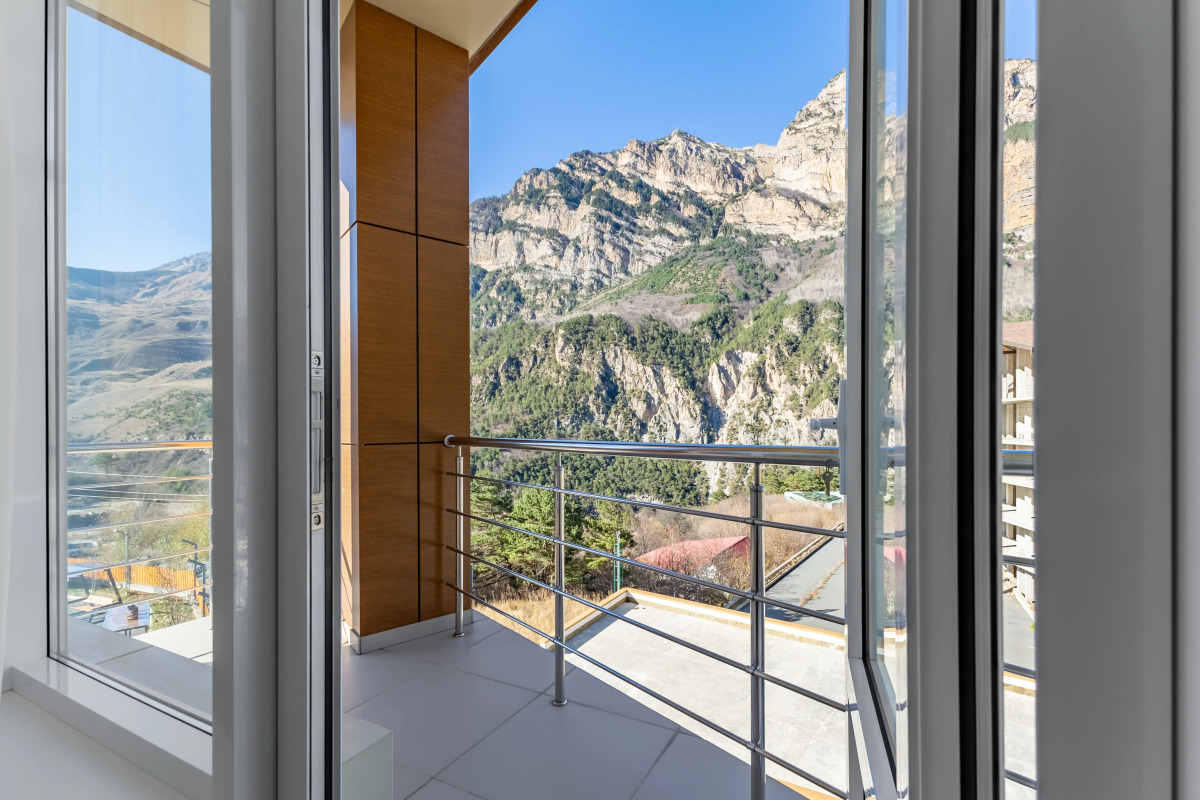 Отель Харес