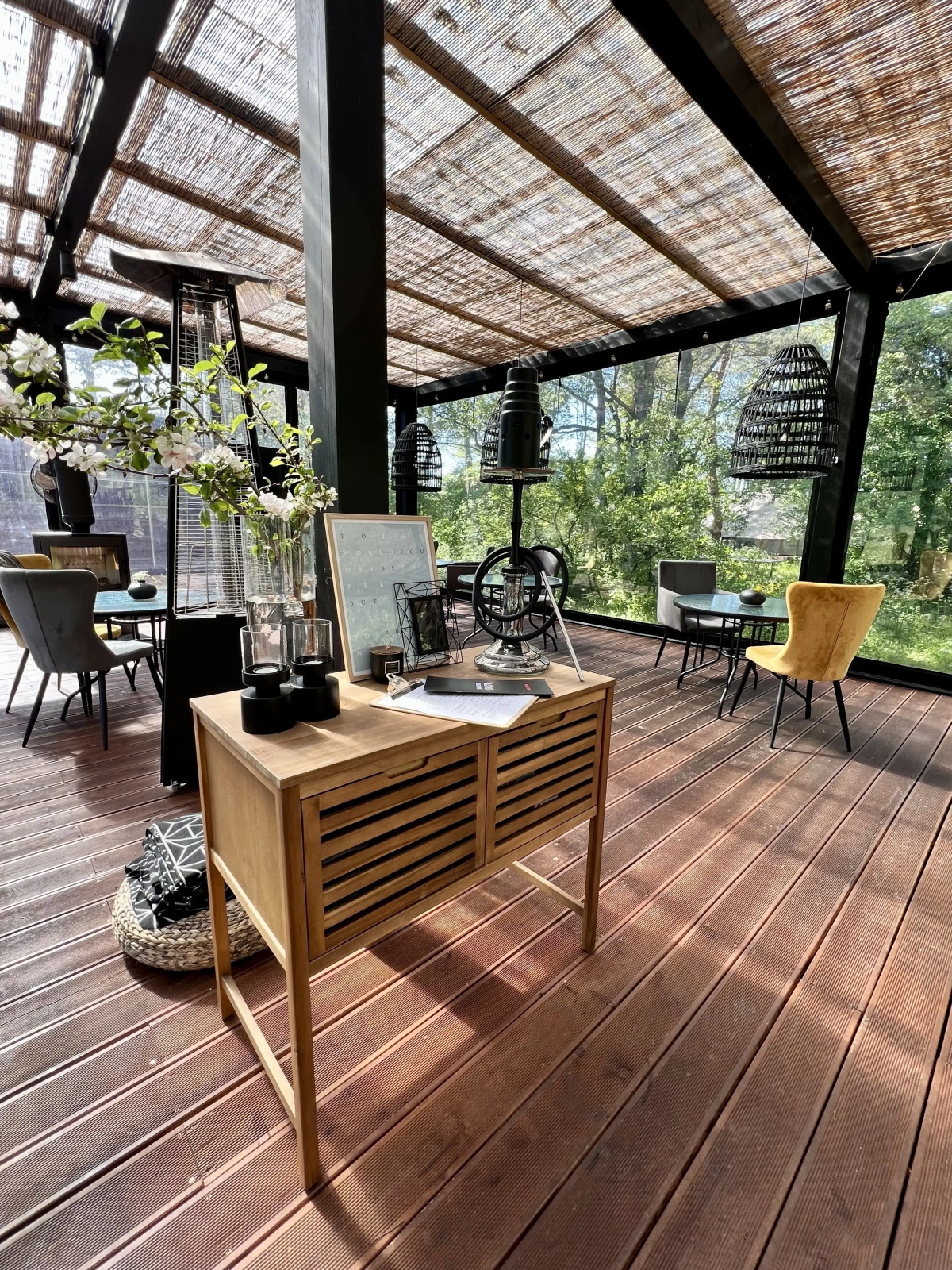 Поляна Глэмпинг, 1-я линия моря (12+)