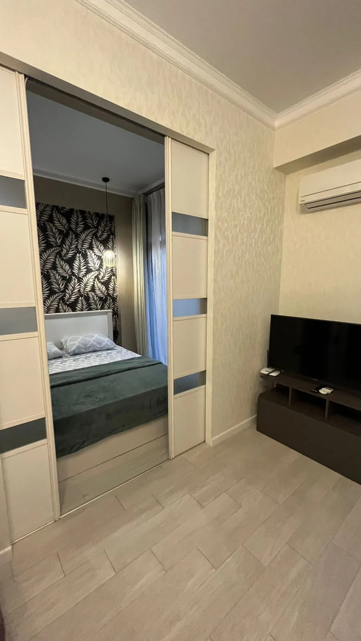 Апартаменты Евро 2-ком с балконом возле моря в центре Адлера Ajax