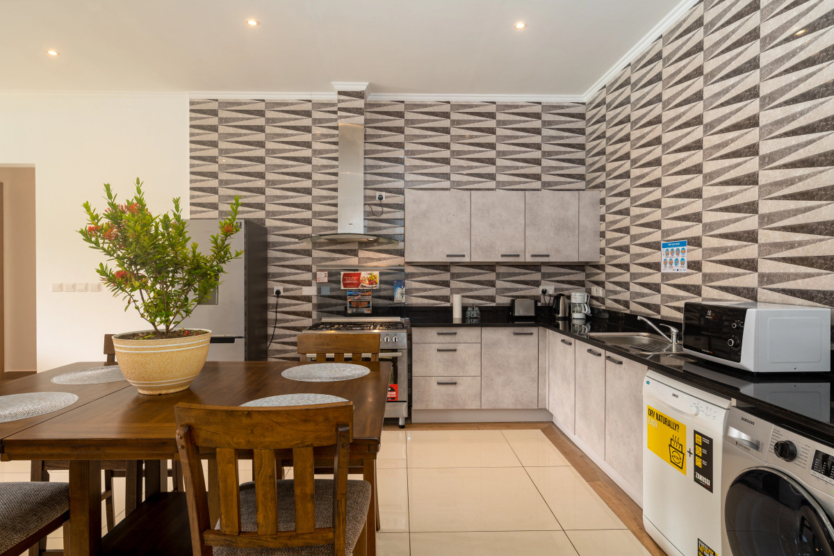 Апарт-отель Royale Suites Luxury Apartment