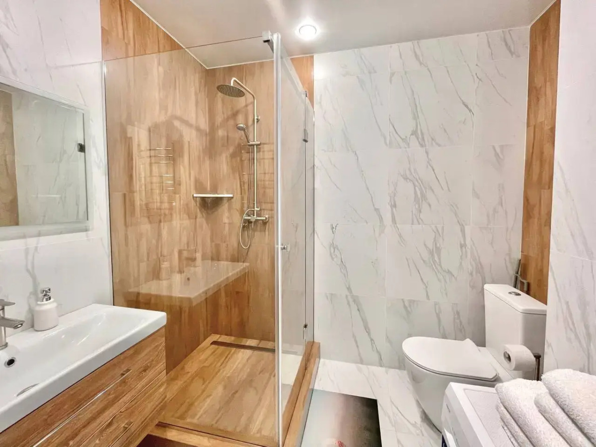 Апартаменты с бассейном у моря