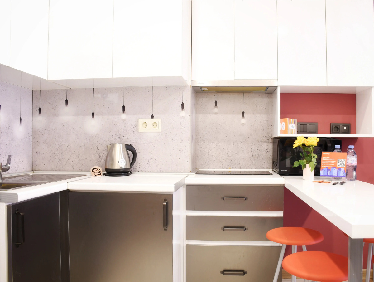 Апартаменты Stylish Gem Steps to Republic Square