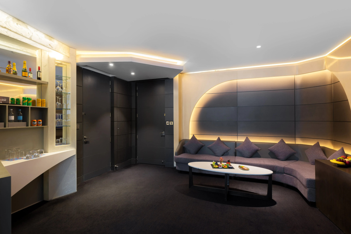 Отель V Hotel Dubai Curio Collection by Hilton