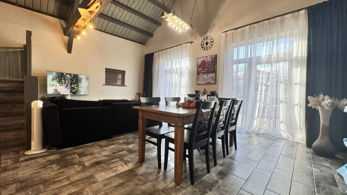 Частный дом коттедж у пристани в центре города