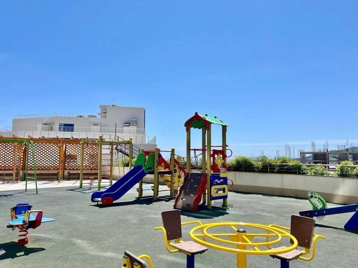 Апартаменты на Ялтинской улице, 12А. ЖК «Шато Лувр»