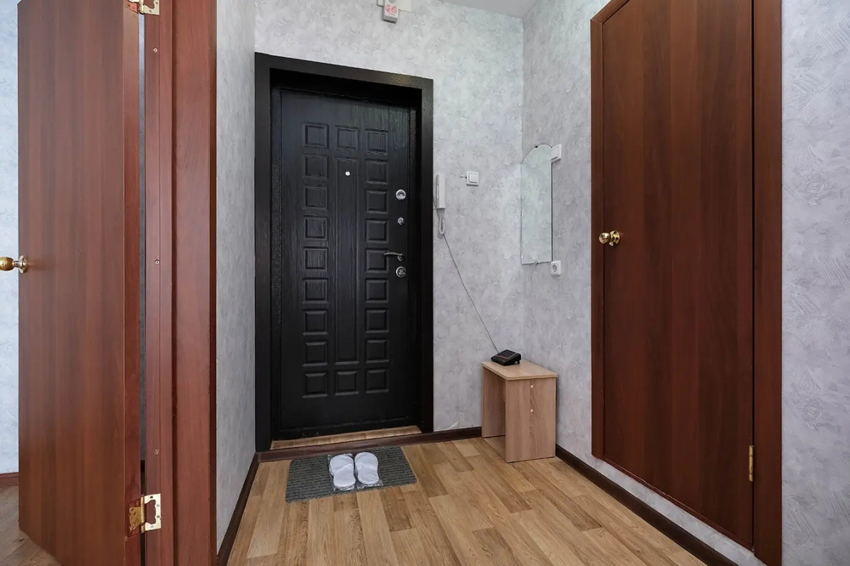 Квартира рядом с Мнтк им. Федорова и Ск Заря