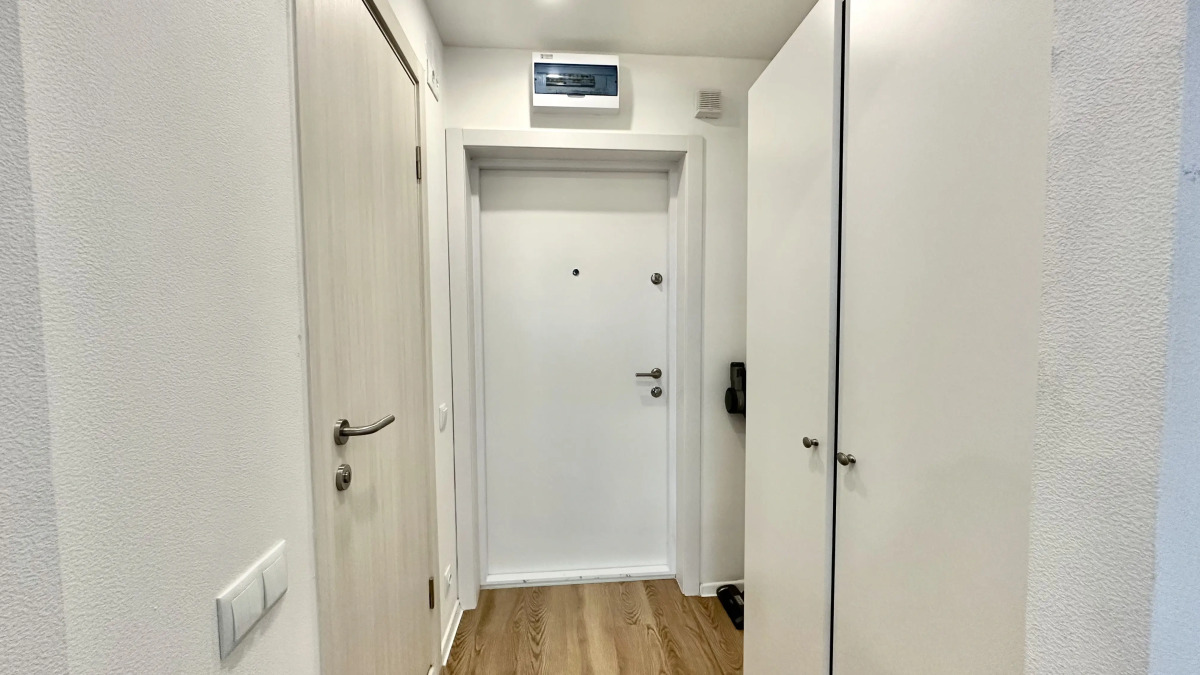 Апартаменты Истоман Two с видом на пруд