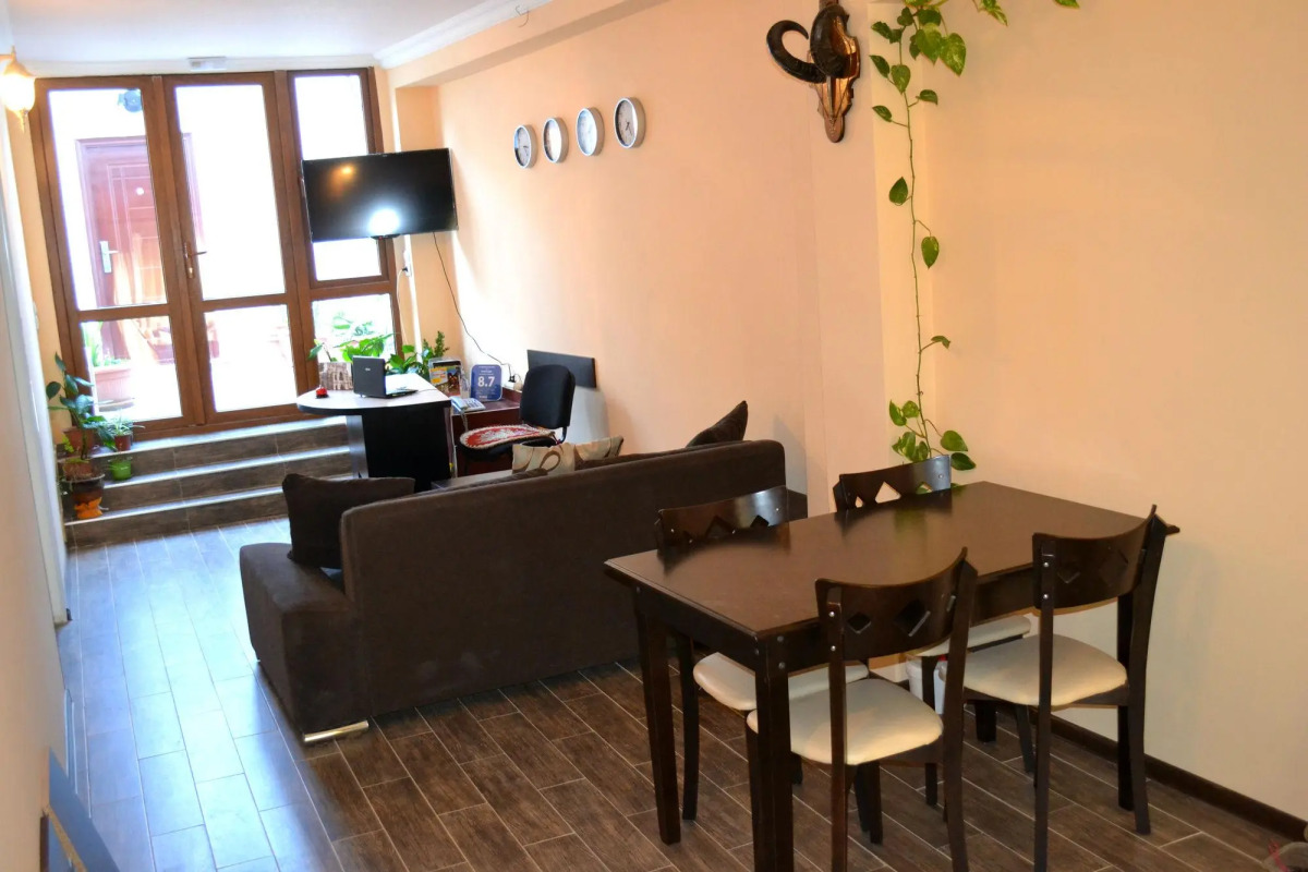 Отель Исака