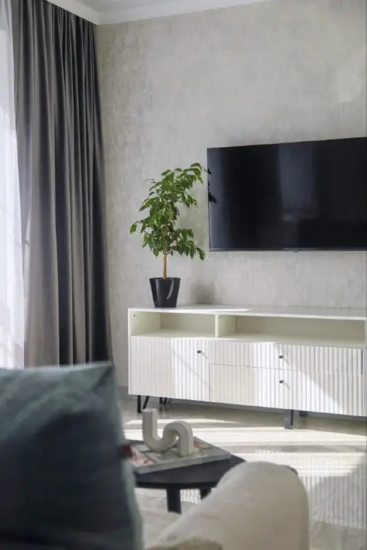 Квартира Flatirini с панорамными окнами в новом ЖК 1