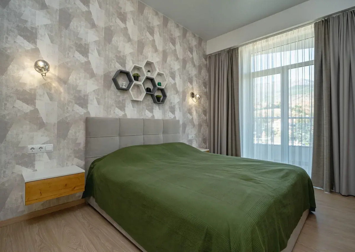 Апартаменты на Ялтинской улице, 12А. ЖК «Шато Лувр»