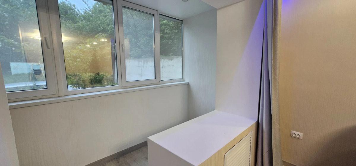 Квартира Двухкомнатная в тихом дворе с новым ремонтом и техникой