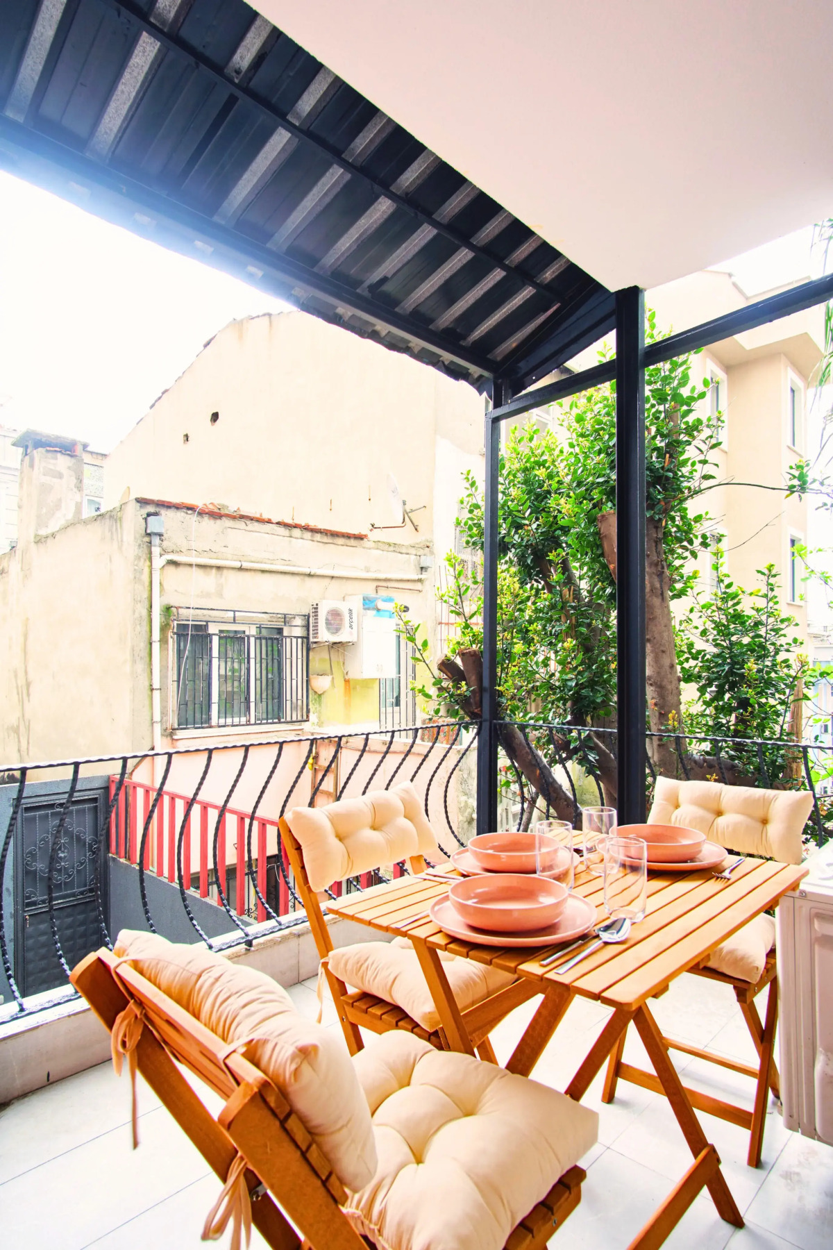 Отель TAKS-INN Suites