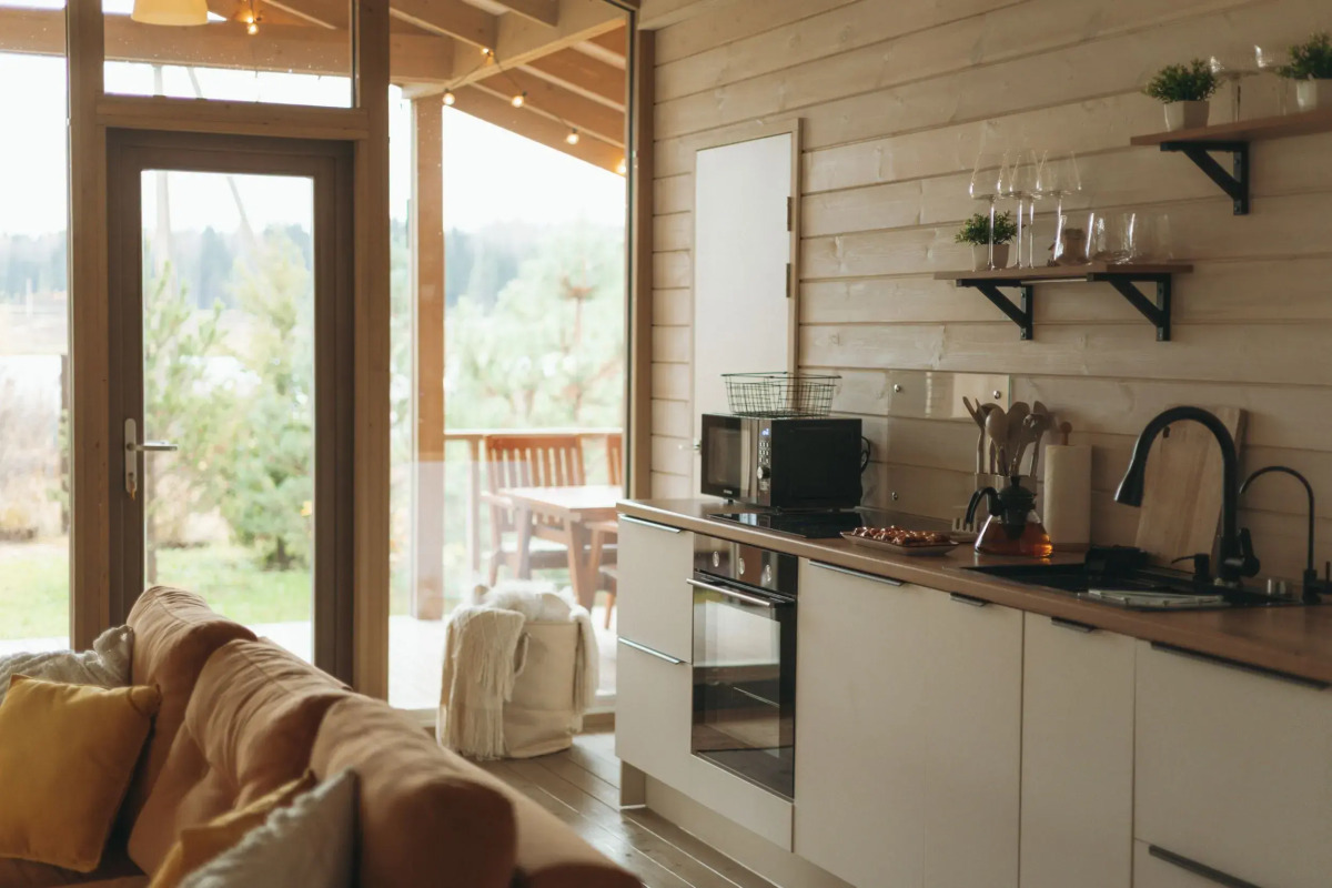 Частный дом с баней и чаном у воды и леса