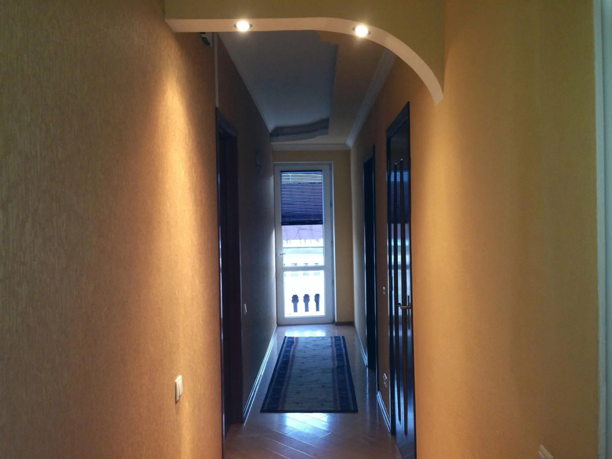 Отель Исака