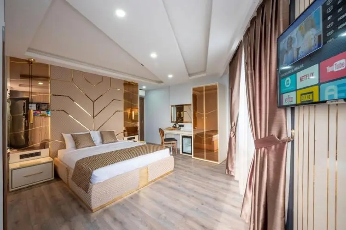 Luxury Airport Hotel by Zazzoni