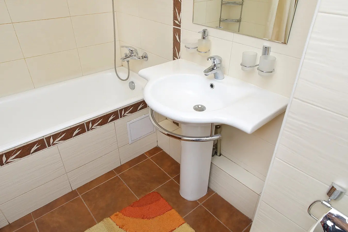 Квартира Двухкомнатная в тихом зеленом дворике