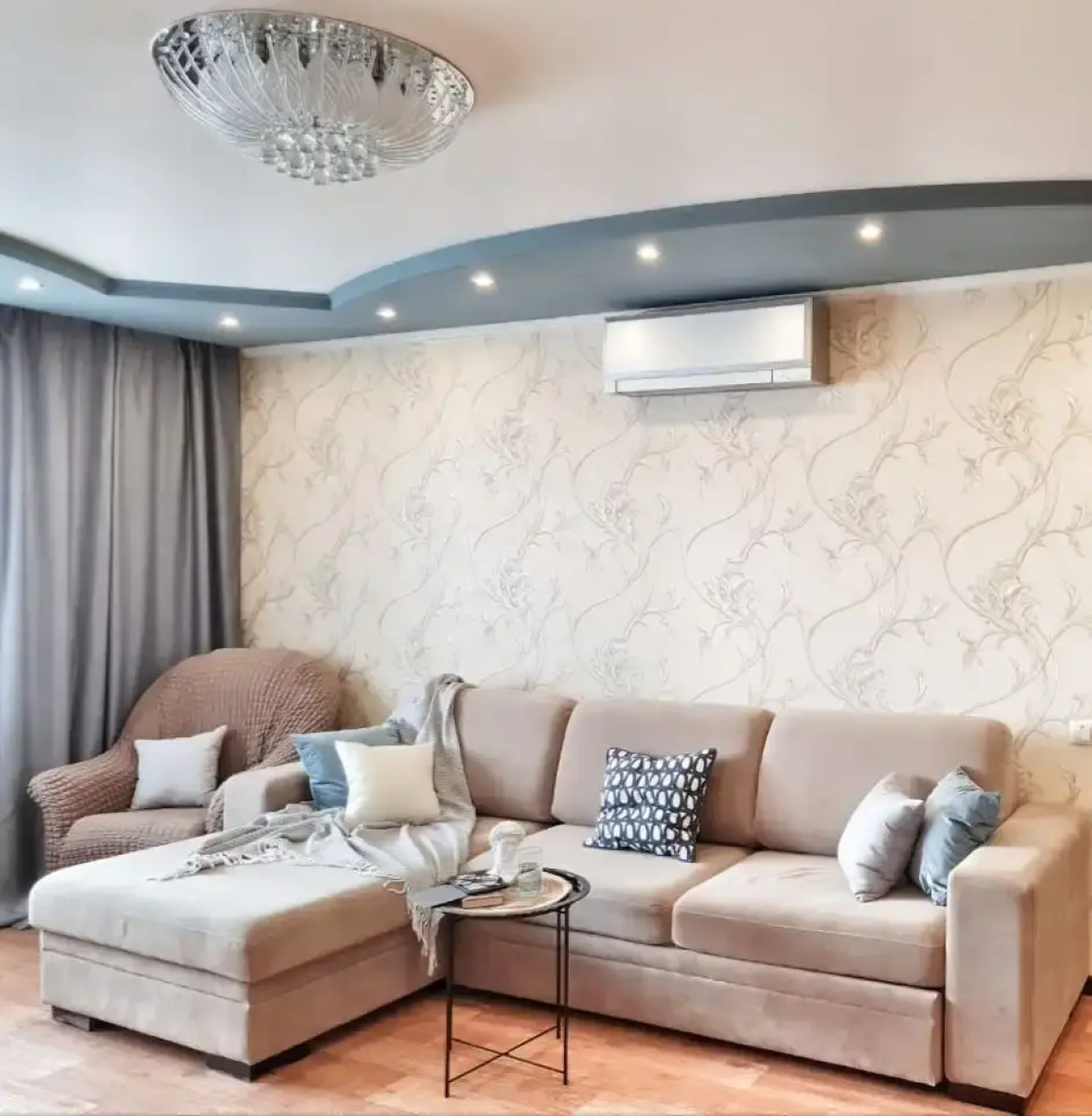 Апартаменты на улице Комарова 127Б