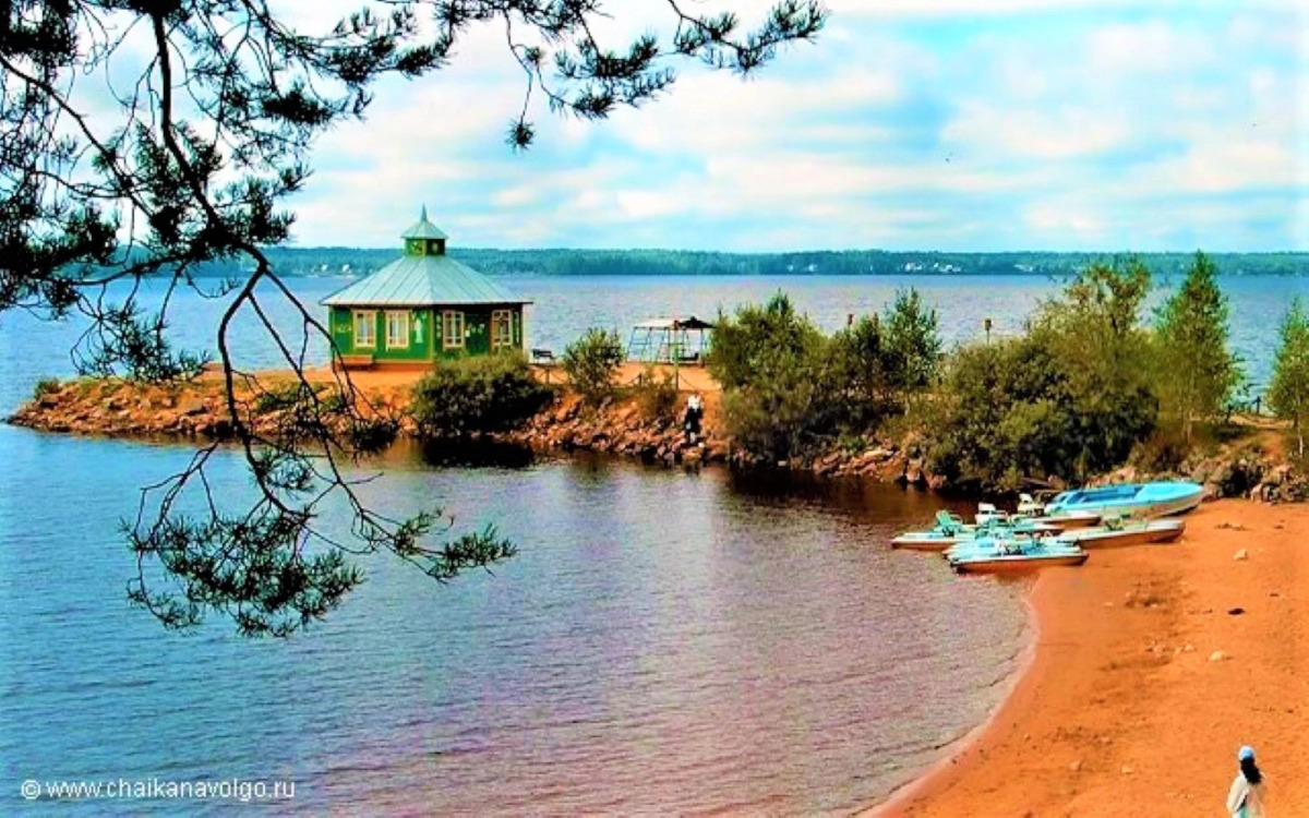 Коттедж с баней в сосновом бору у озера, рядом с турбазой Чайка