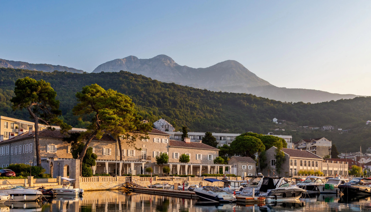 Lazure Hotel and Marina