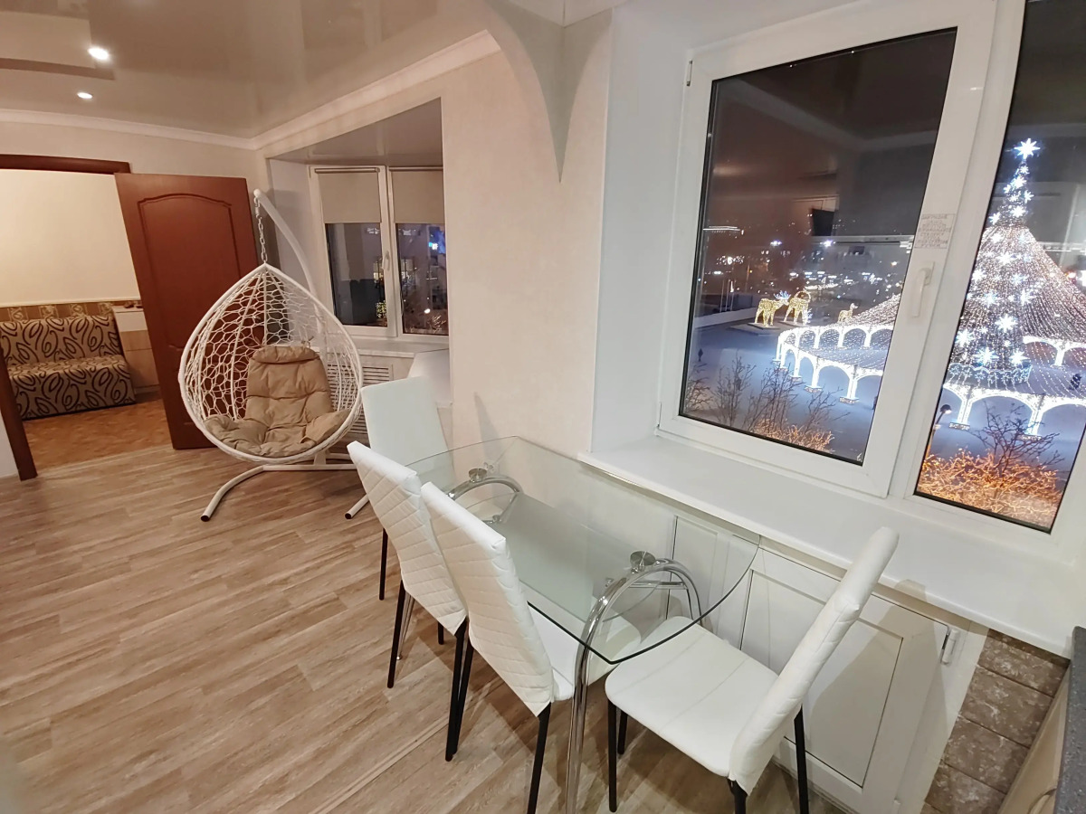 Квартира с Видом на Площадь Пять Углов