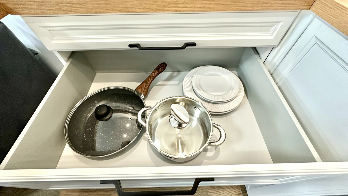 Апартаменты Истоман Two с видом на пруд