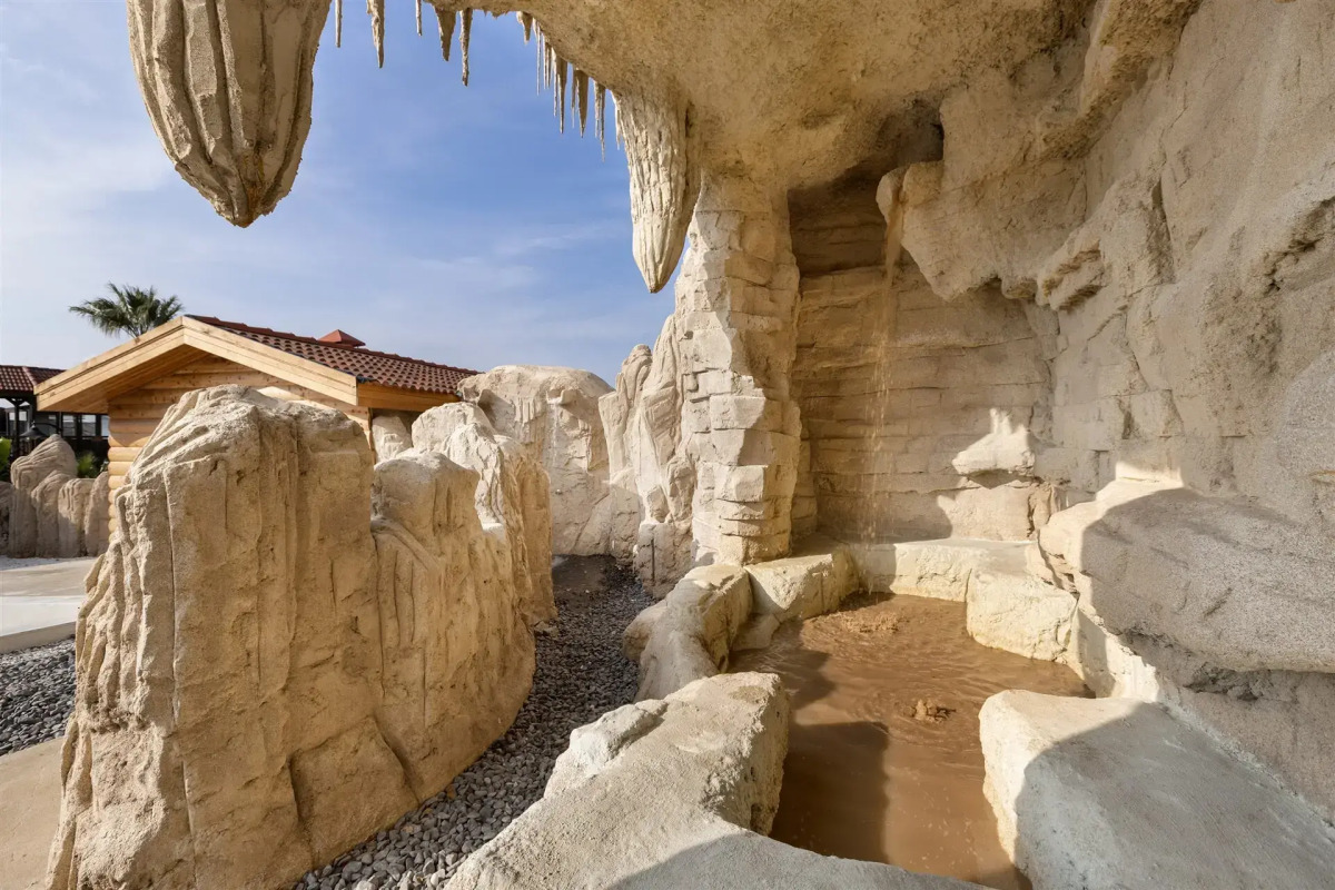 Royal Teos Thermal Resort Clinic & Spa (Halal Hotel)