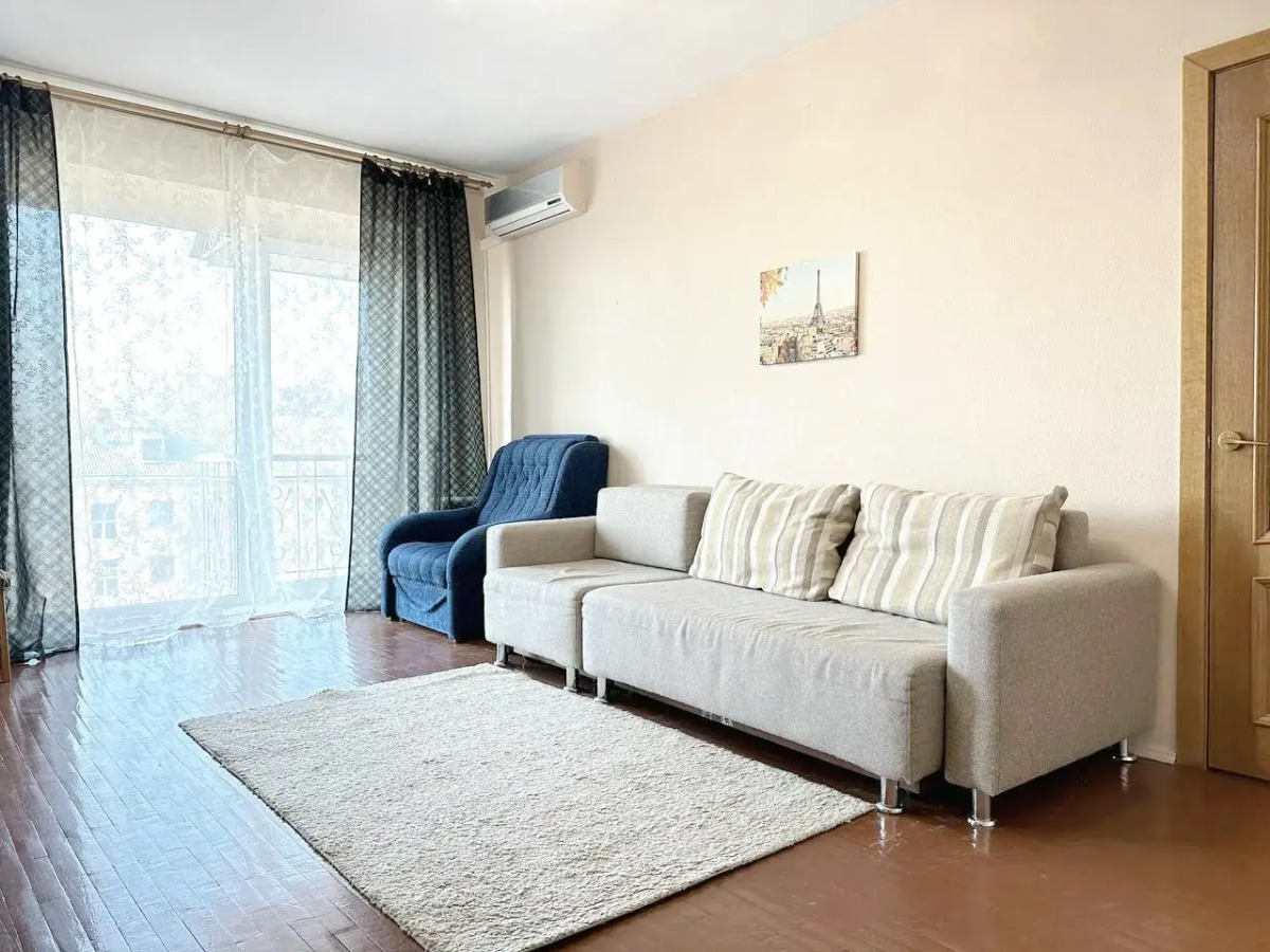 Квартира двухкомнатная в центре на Кирова рядом со стадионом Химик