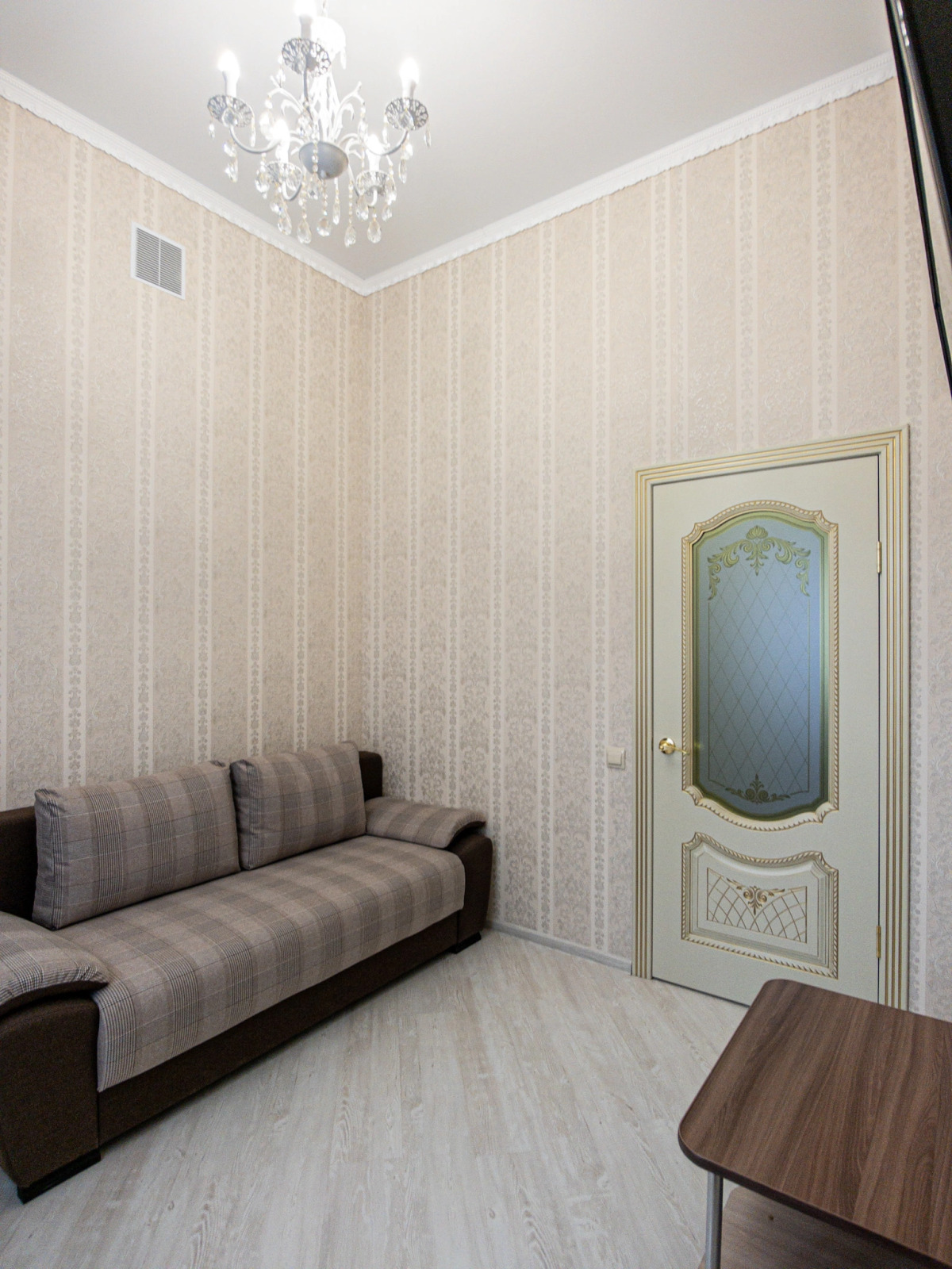 Апартаменты четырехкомнатные с видом на крепостную стену