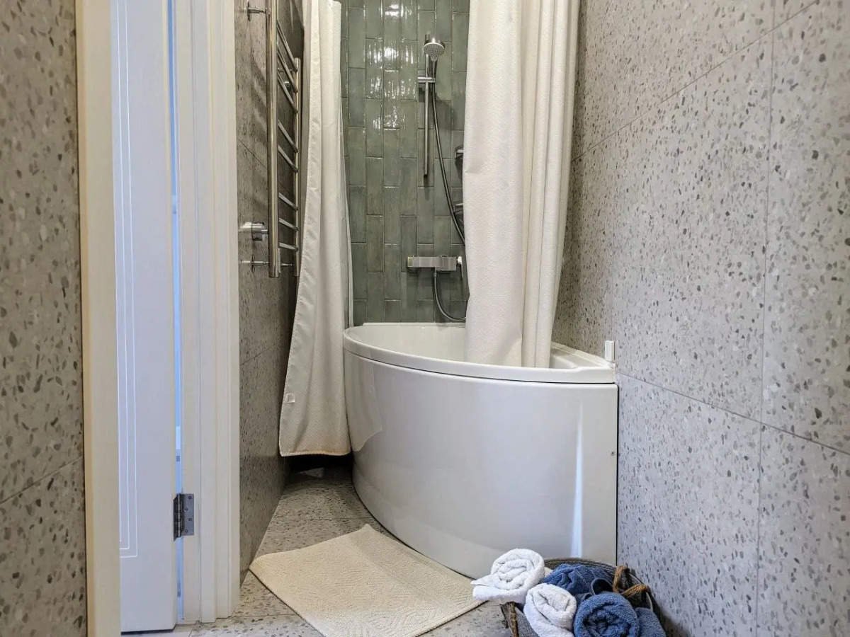 Квартира двухуровневая с видовым балконом в центре Красной Поляны