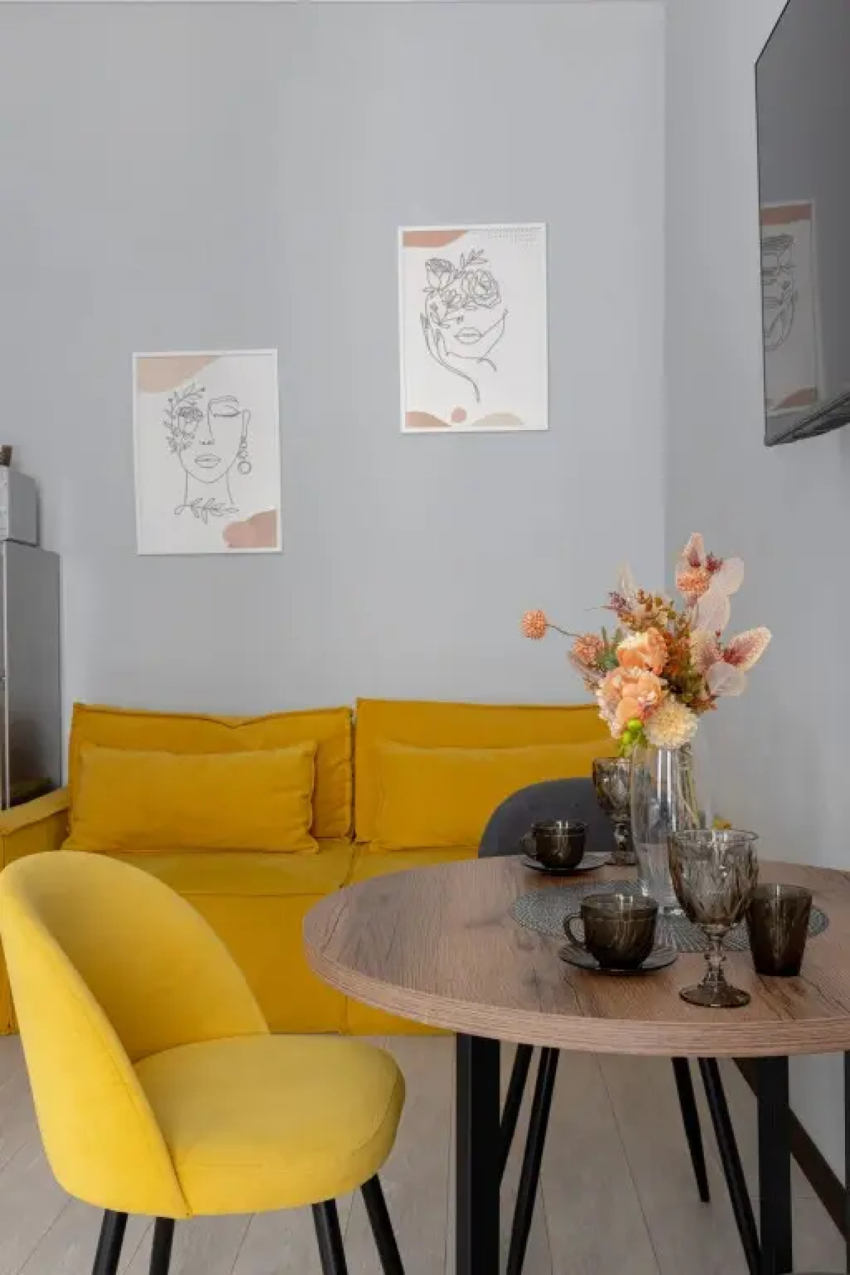 Апартаменты Гриджо с диваном R&B на Рубинштейна